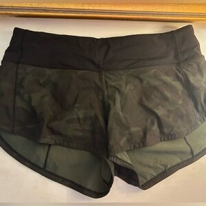 Lululemon size 4 camo shorts